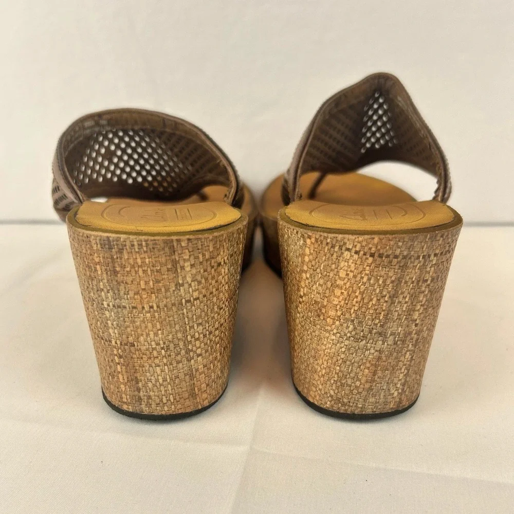 Clarks‎ Collection Brown Perforated Flip Flop Wedge Sandals Womens 8M